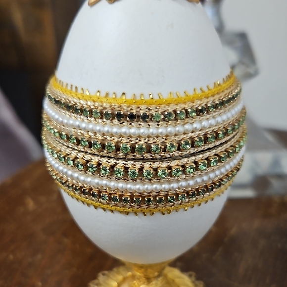 Elegant Gold and White Decorative Egg - Picture 9 of 15